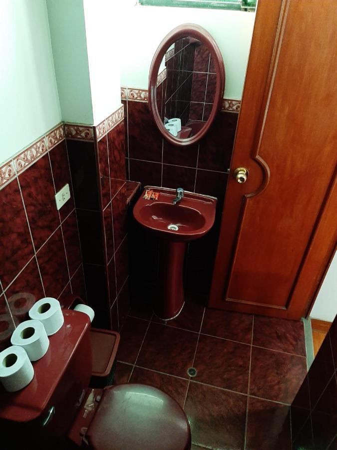 Hostal Don Cristobal อายากุตโช ภายนอก รูปภาพ